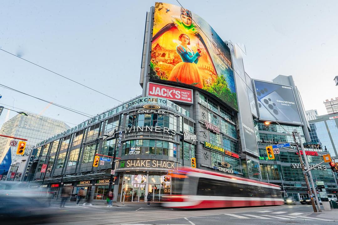 800 - 10 Dundas Street East, Toronto, ON