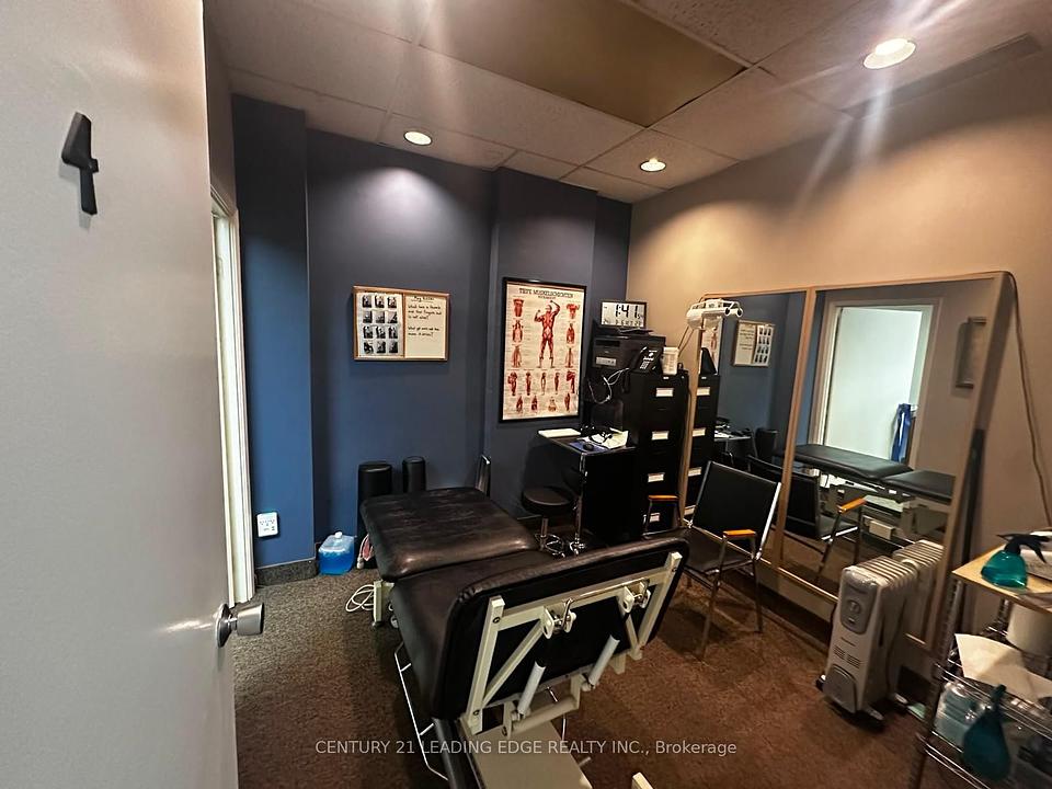 552 Sheppard Avenue West, Toronto, ON