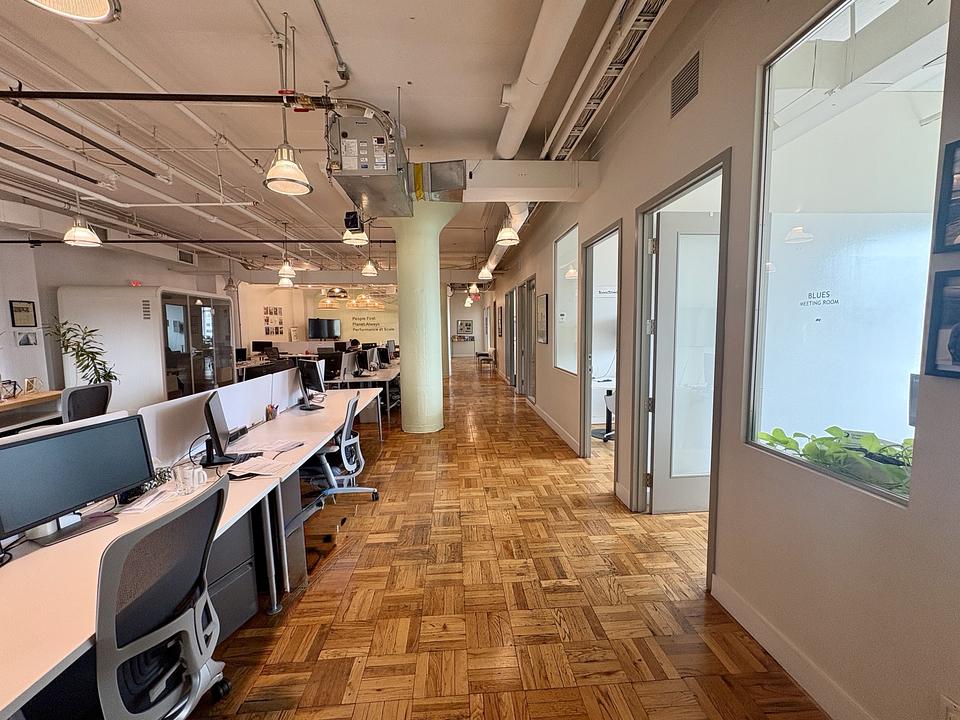 900 - 119 Spadina Avenue, Toronto, ON