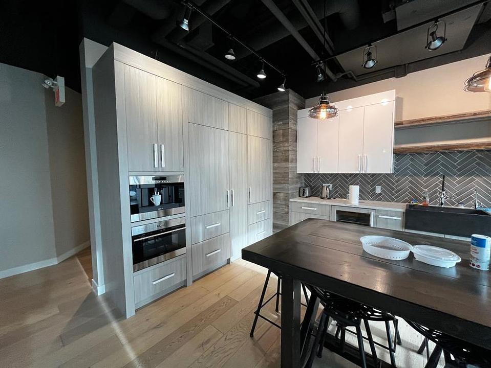 305 - 3223 5 Avenue Northeast, Calgary, AB