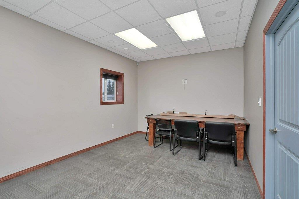 1101 Main Avenue East, Sundre, AB