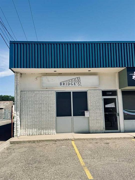 220F 12A Street North, Lethbridge, AB