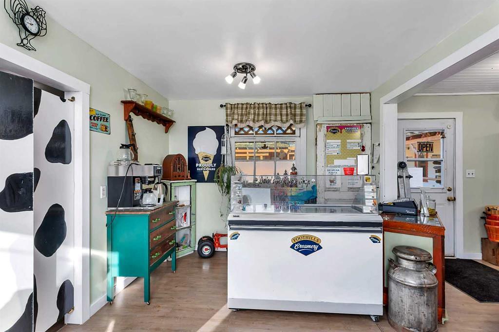 48 Main Street East, Big Valley, AB