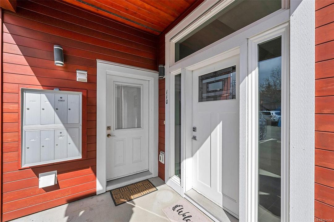 #111 - 689 Hoffman Avenue, Victoria, BC