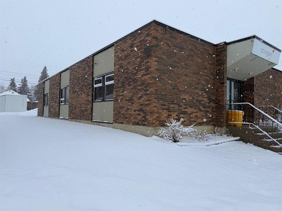 906 2 Avenue, Beaverlodge, AB