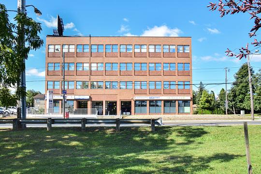 4256 Bathurst Street, Toronto, ON