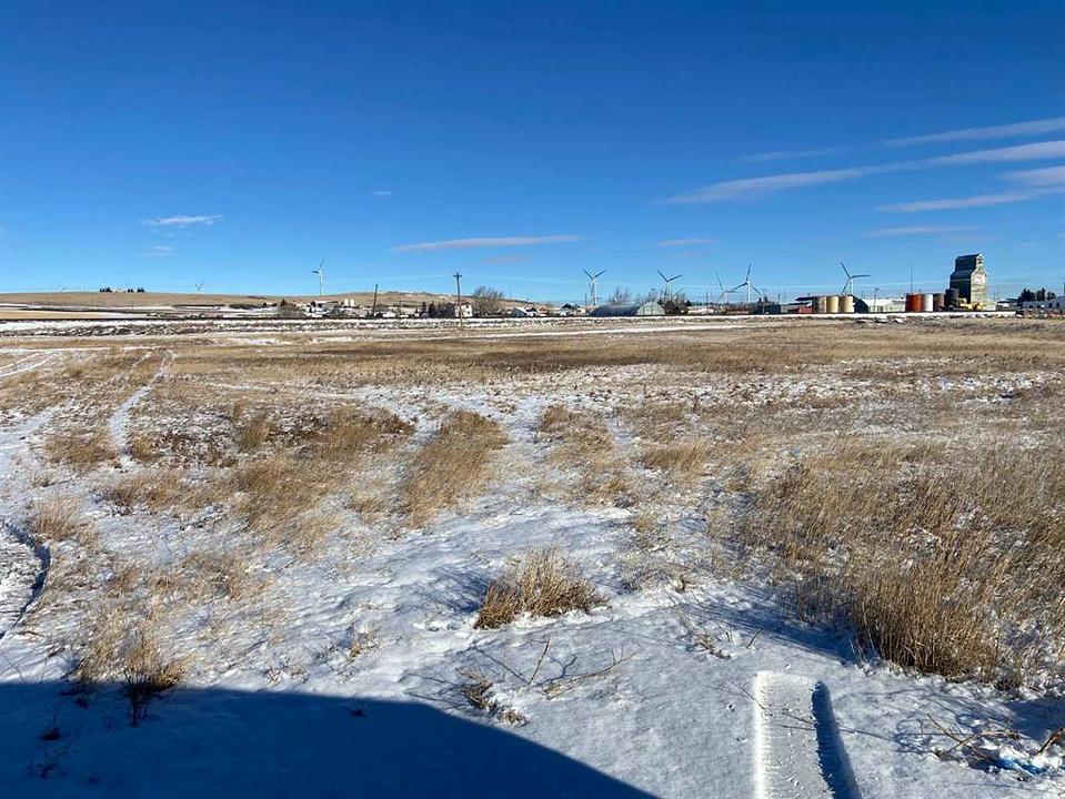 206 Railway Street, Lundbreck, AB