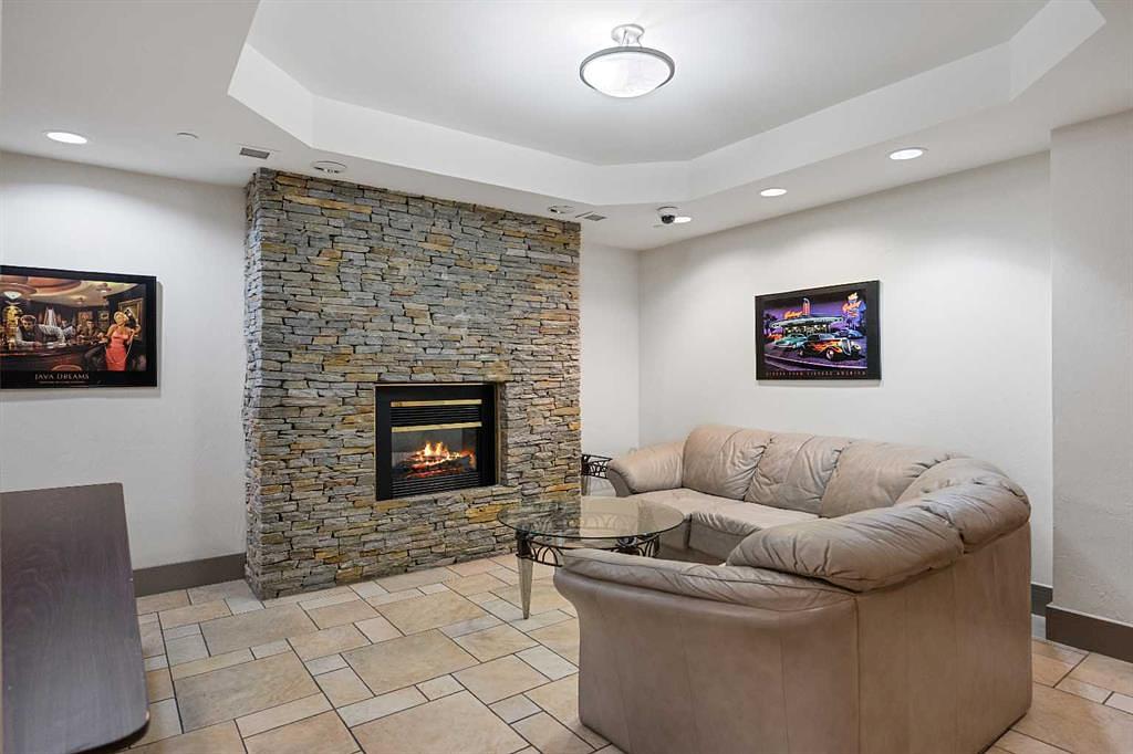 204 - 4603 Varsity Drive Northwest, Calgary, AB