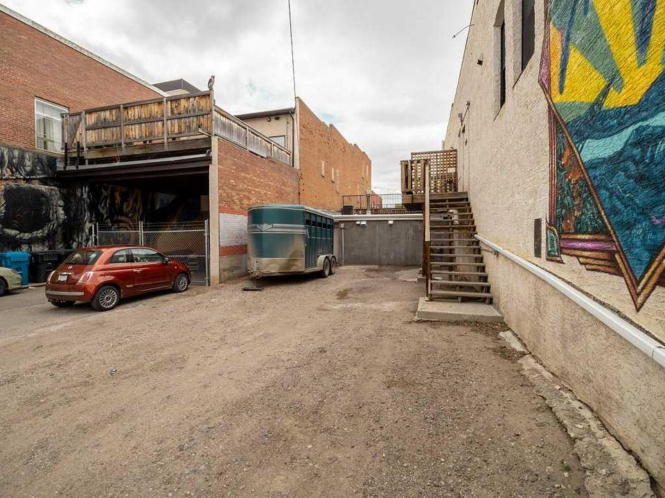 325 5 Street South, Lethbridge, AB