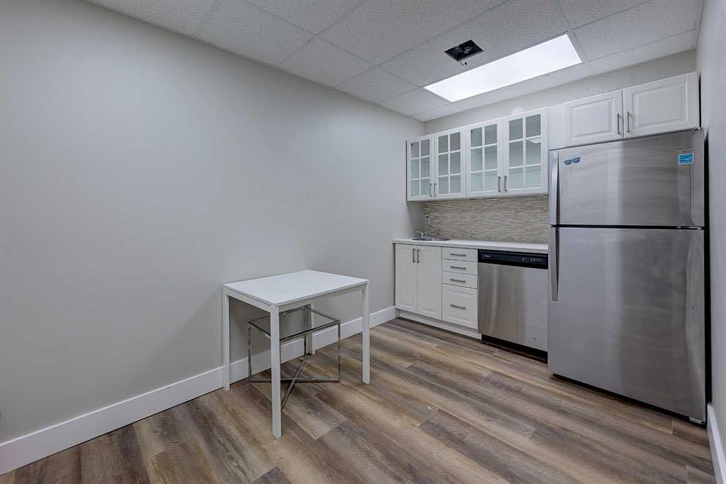 203 - 5116 52 Street, Red Deer, AB