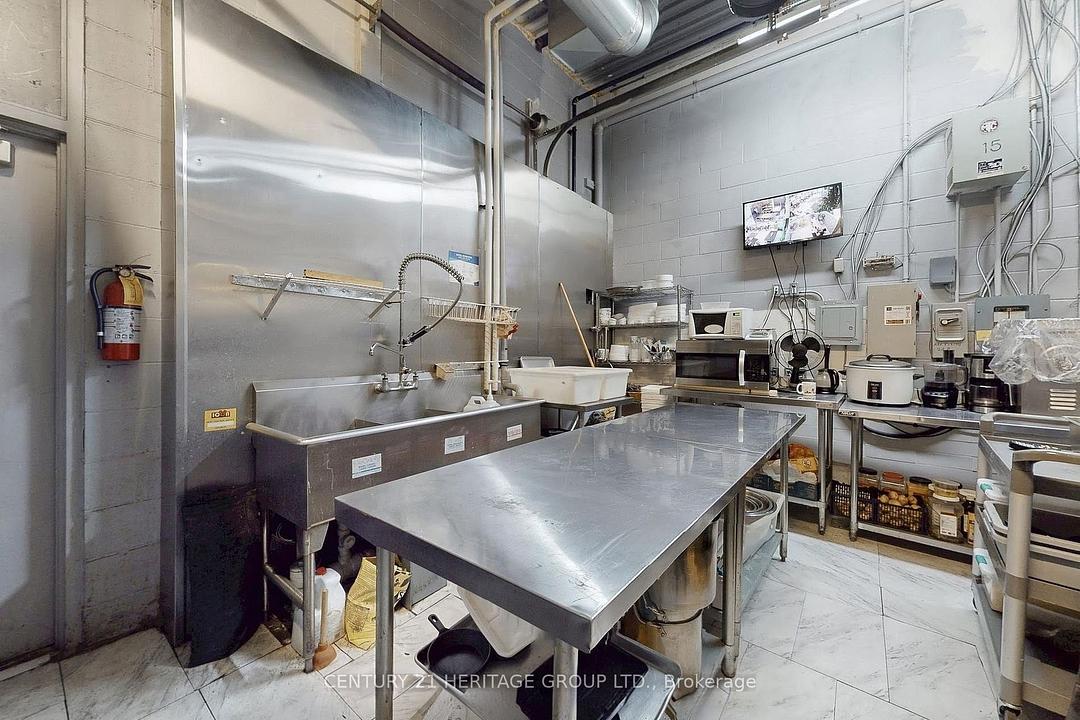 559 Steven Court, Newmarket, ON