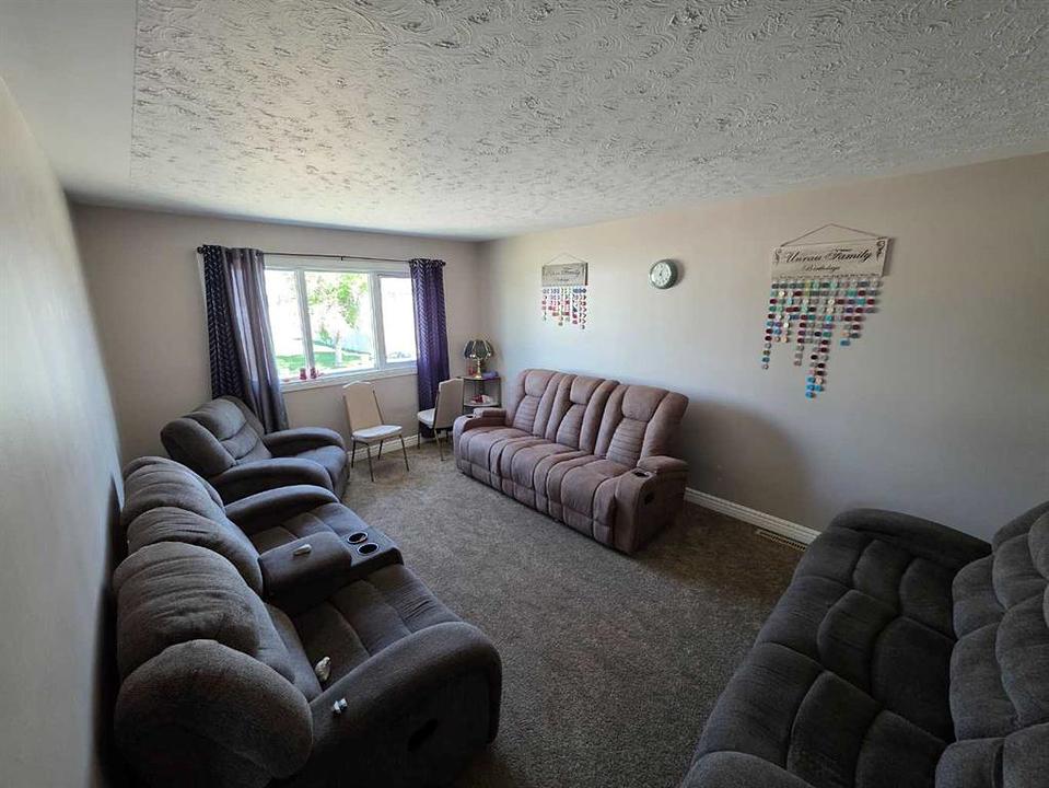 511 2 Avenue North, Vauxhall, AB