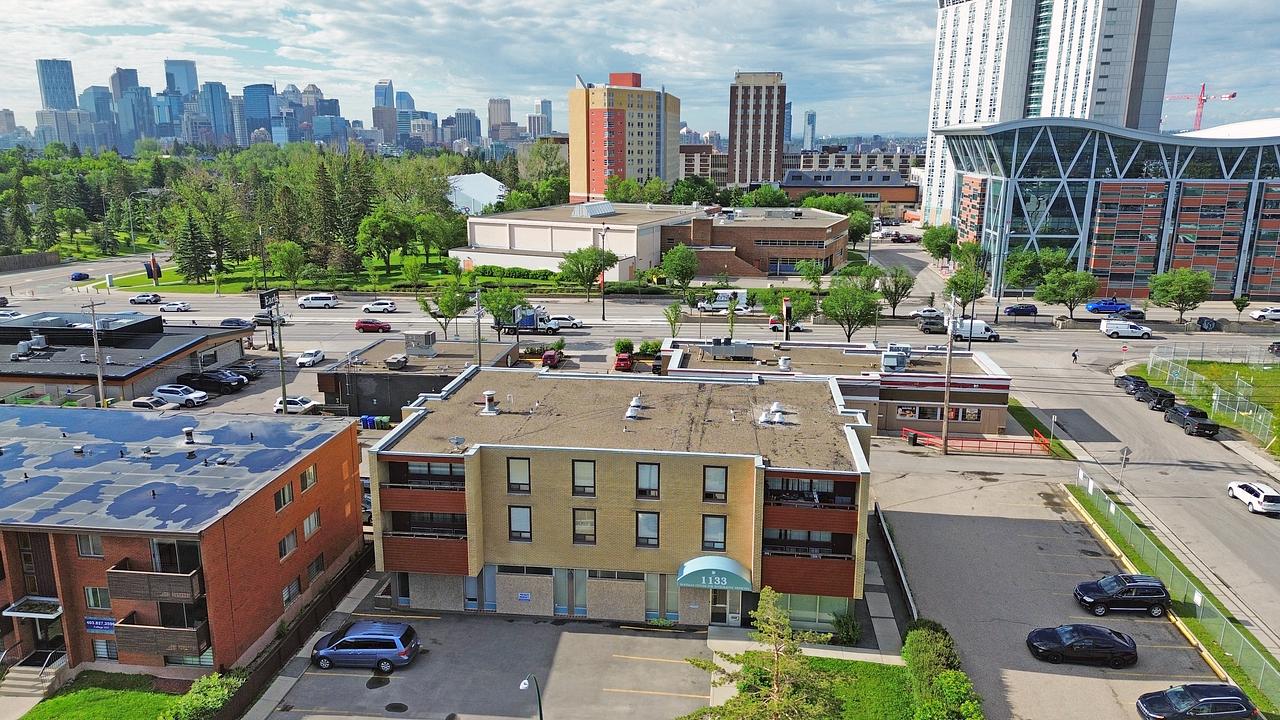 1133 17 Avenue Northwest, Calgary, AB