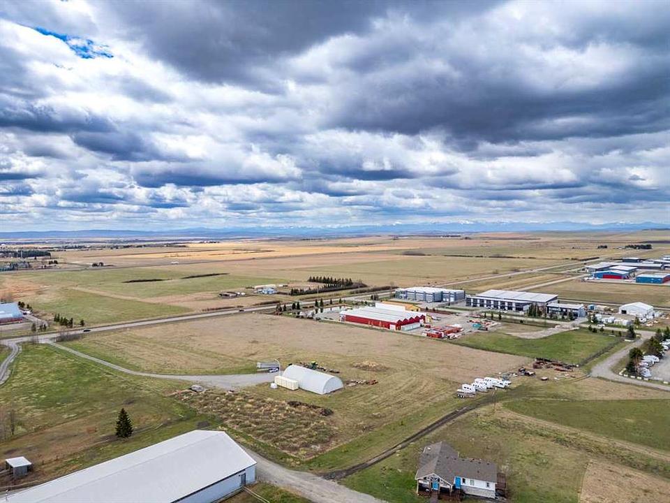 33066 Township Road 250, Calgary, AB
