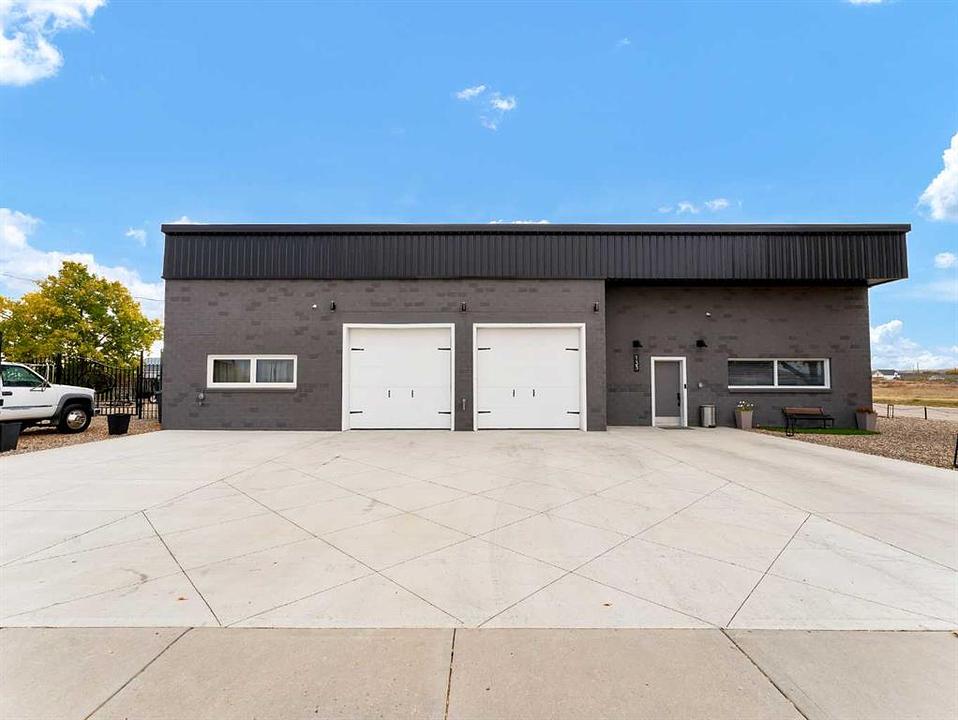 133 South Railway Avenue, Irvine, AB