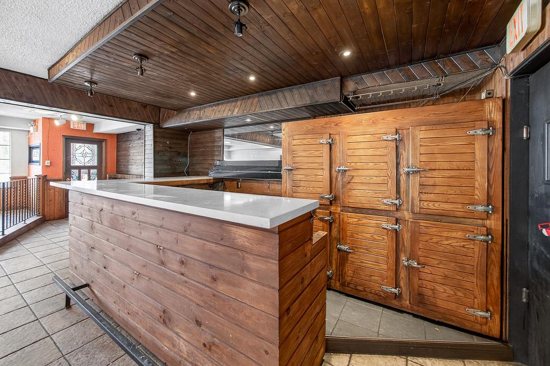277 Queen Street South, Mississauga, ON