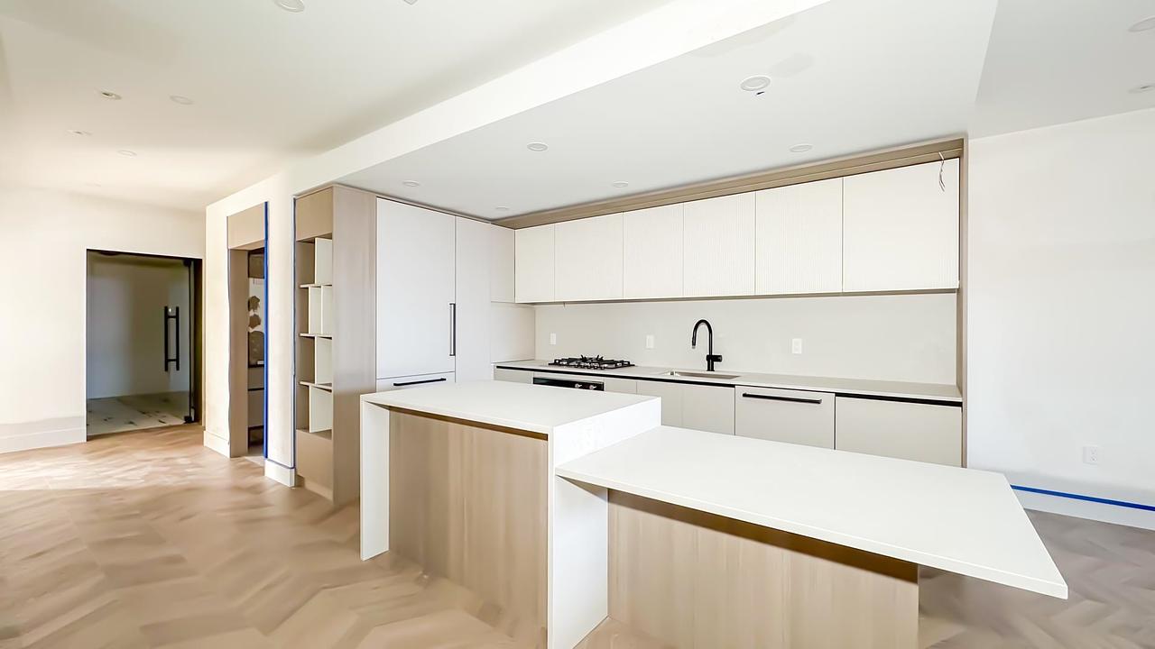 8273 Oak Street, Vancouver, BC