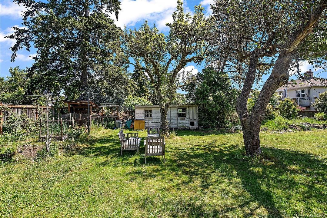 1736 Haultain Street, Victoria, BC