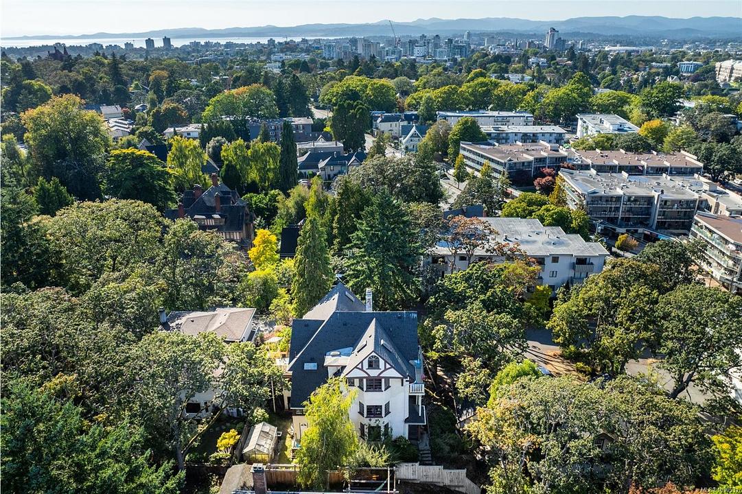 1043 Belmont Avenue, Victoria, BC