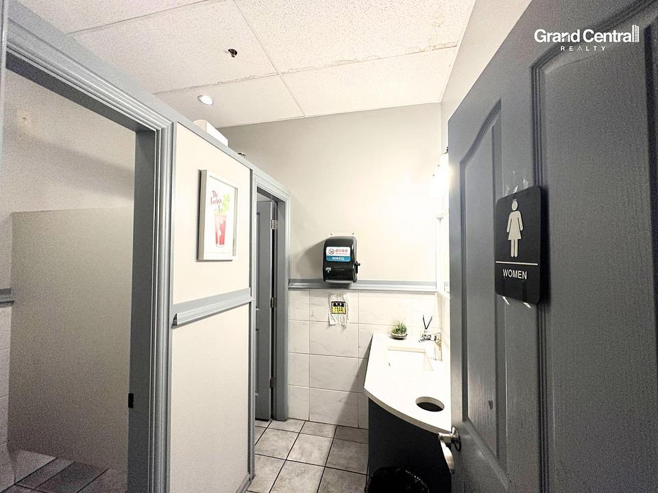 1015 - 8580 Alexandra Road, Richmond, BC