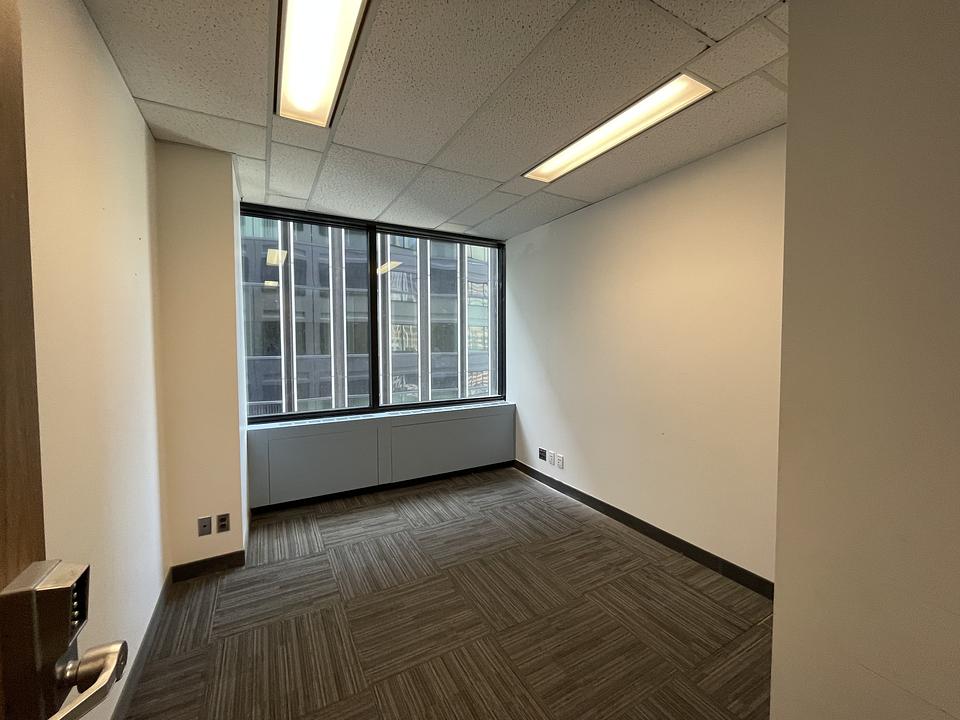 1300 - 180 Dundas Street West, Toronto, ON