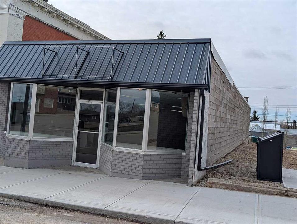 305 Main Street, Trochu, AB