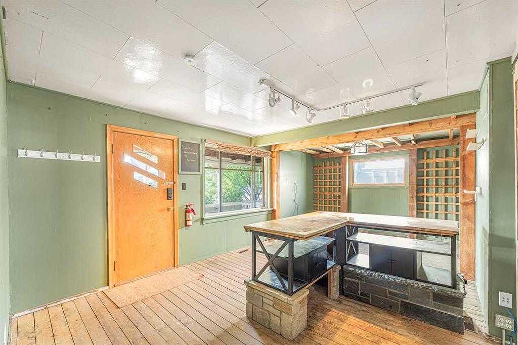 125 River Avenue, Cochrane, AB
