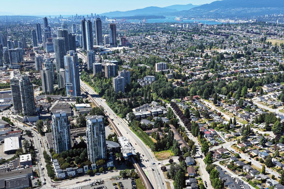 5588 Broadway, Burnaby, BC