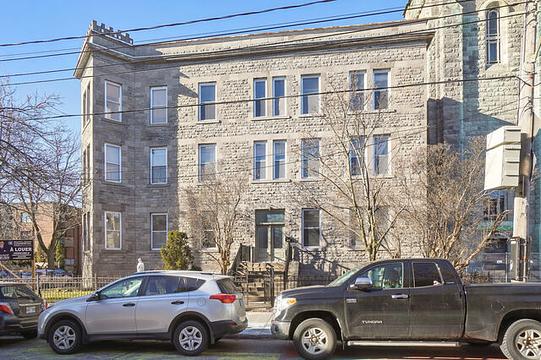 215 Rue de Castelnau East, Montréal, QC