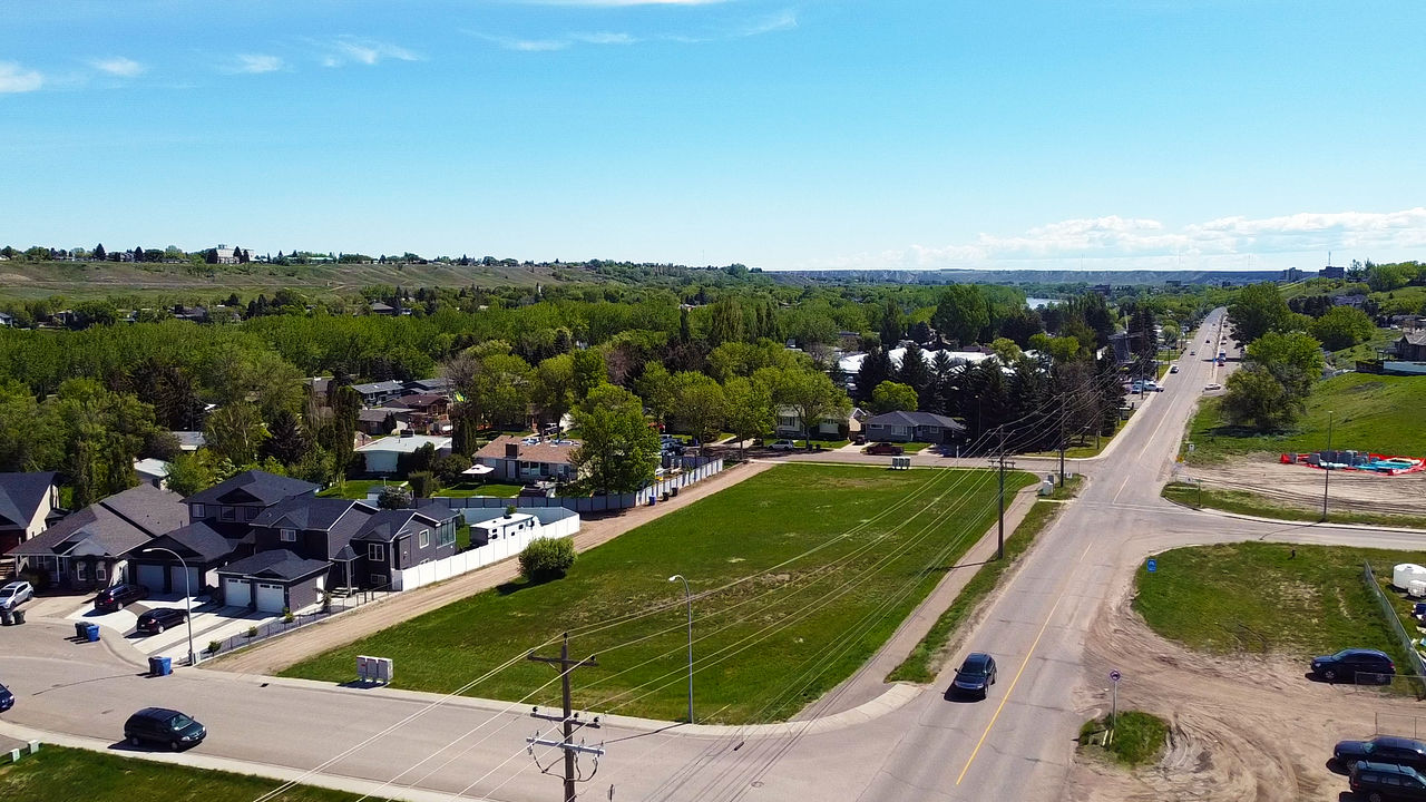 1064 1st Street SW, Medicine Hat, AB