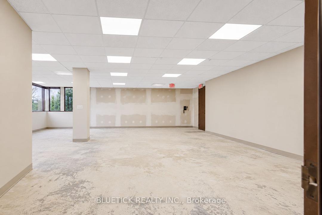 202 - 700 Dorval Drive, Oakville, ON
