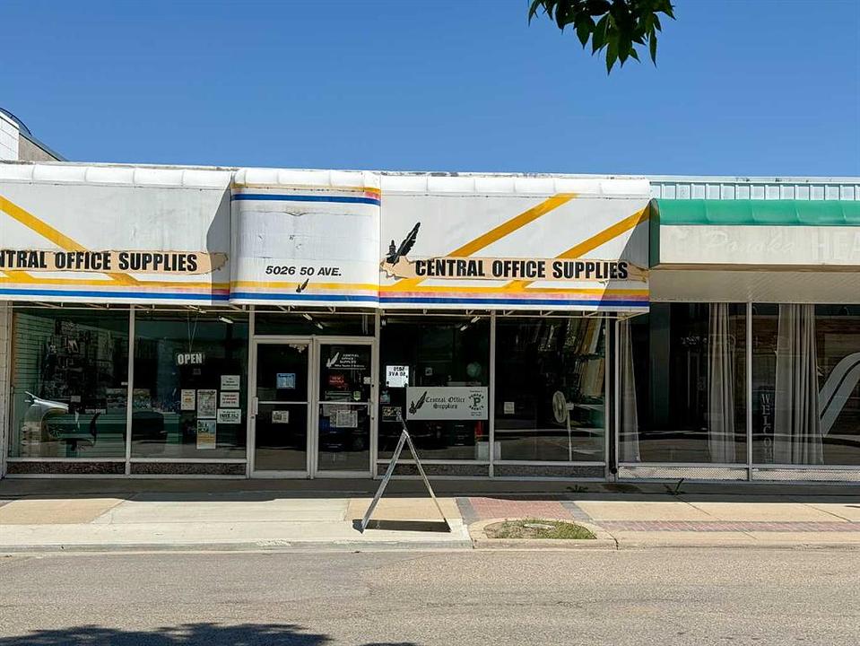 5026 50 Avenue, Ponoka, AB