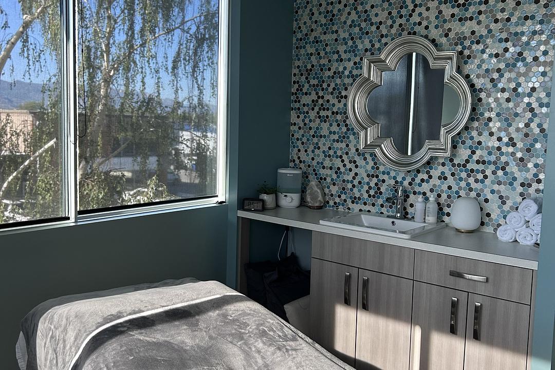 200 - 1708 Dolphin Avenue, Kelowna, BC