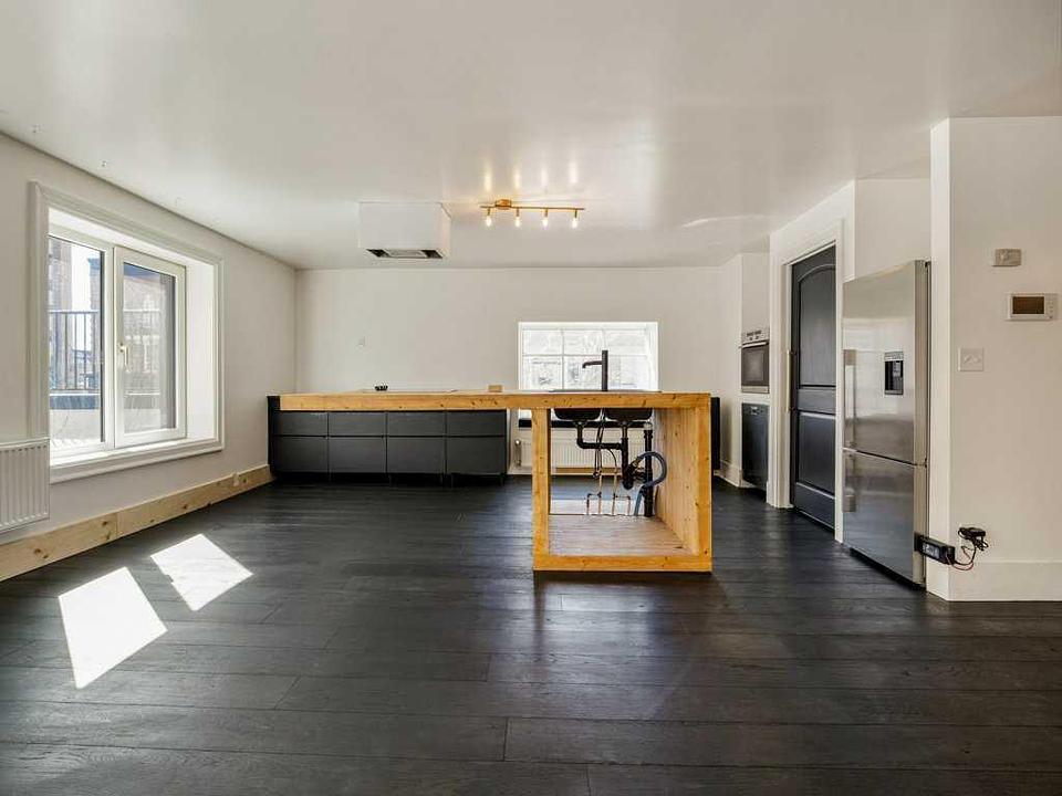 325 5 Street South, Lethbridge, AB