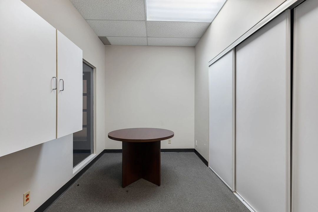 330 - 8150 Boulevard Métropolitain Est, Montréal, QC