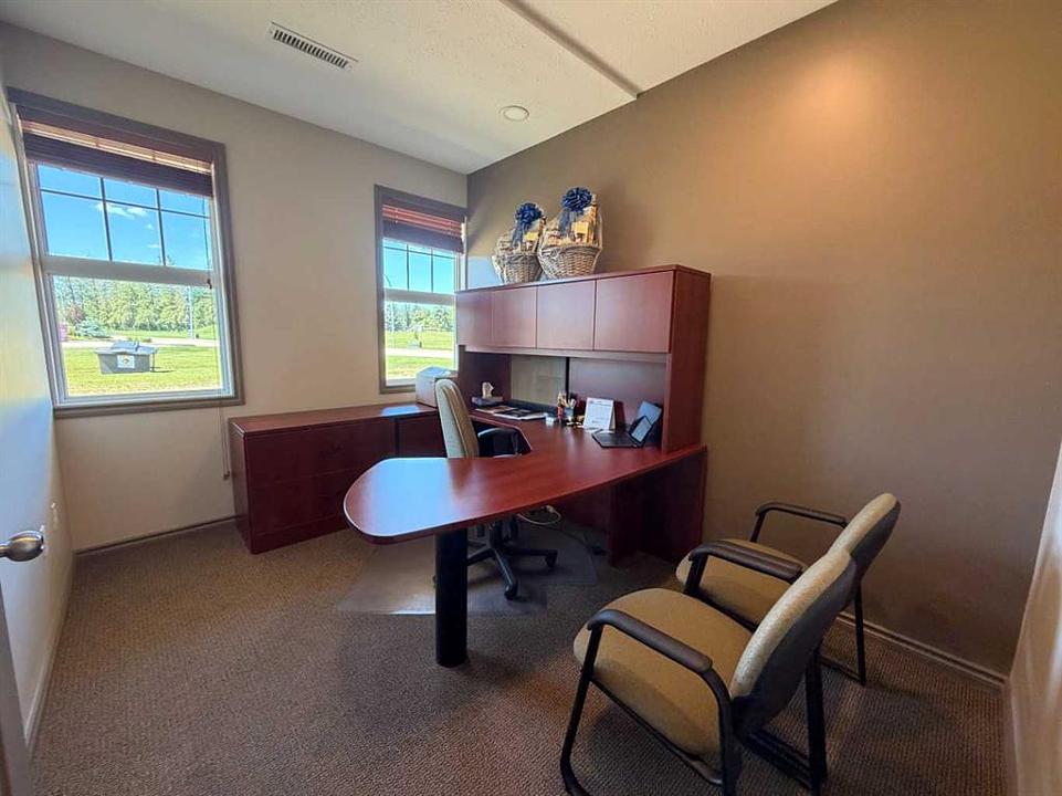 6000 48 Avenue, Ponoka, AB