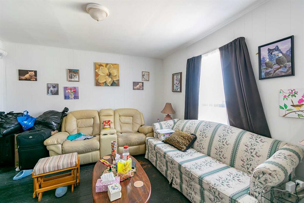 5007 50 Avenue, Stettler, AB