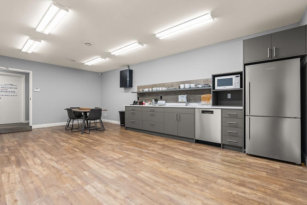 2570 King George Boulevard, Surrey, BC