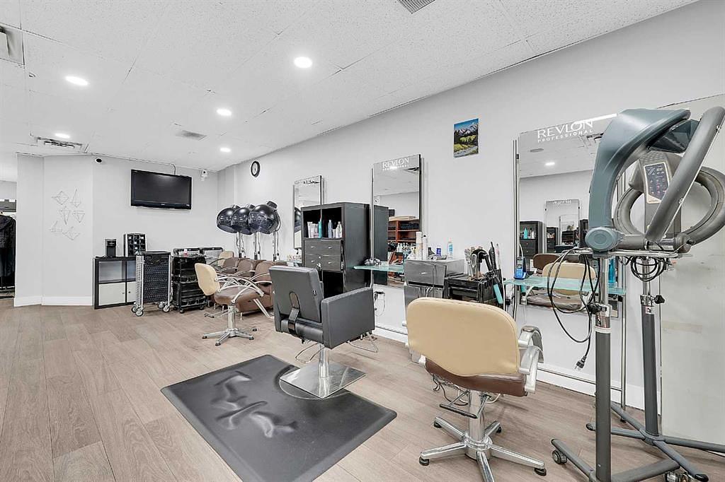 222 16 Avenue Northeast, Calgary, AB
