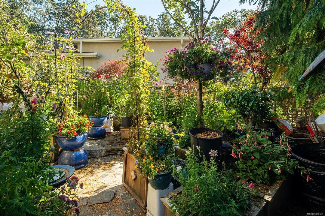 1043 Belmont Avenue, Victoria, BC