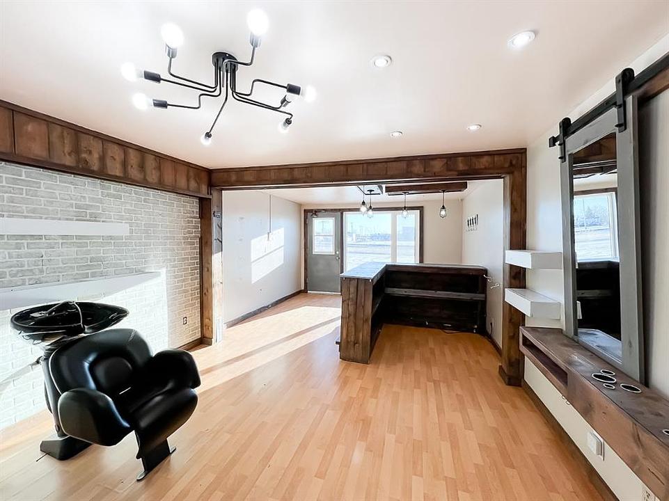 8 Railway Avenue Northeast, Falher, AB