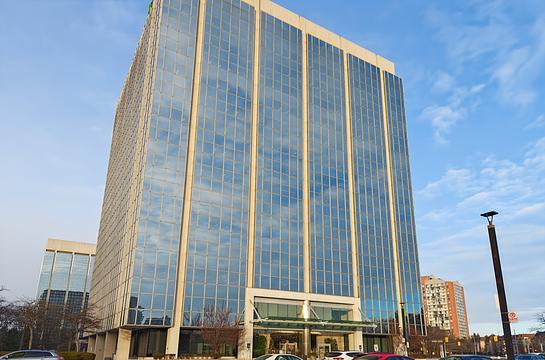 4 Robert Speck Pkwy, Mississauga, ON