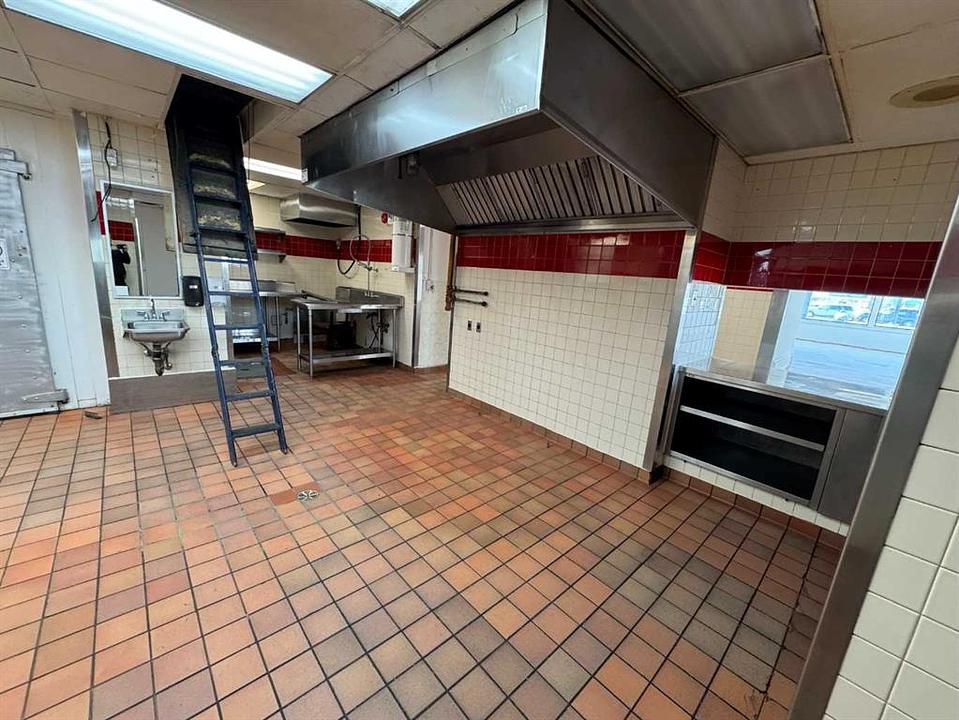 Q - 4710 17 Avenue Southeast, Calgary, AB