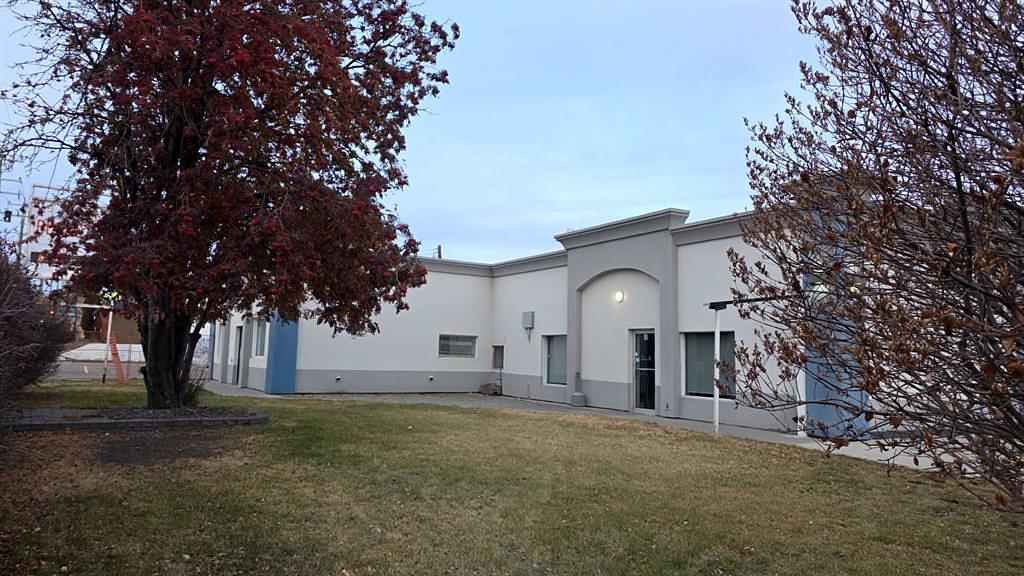 B - 5406 43 Street, Red Deer, AB
