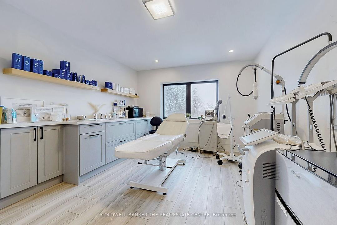 543 The Queensway South, Georgina, ON