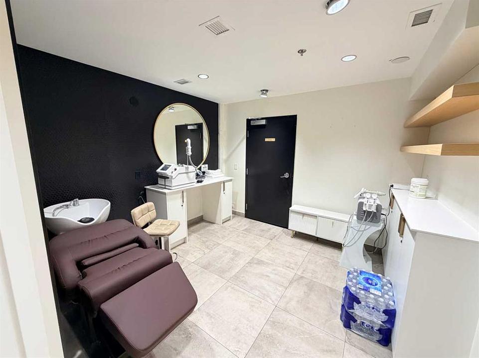 222 - 14 Avenue Southwest, Calgary, AB