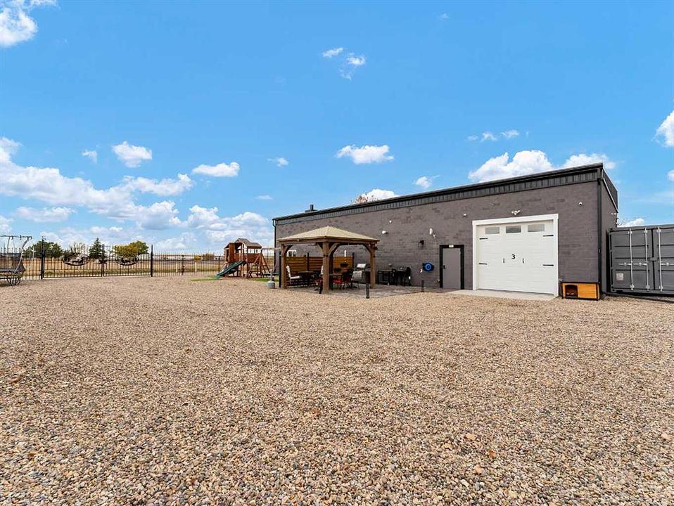 133 South Railway Avenue, Irvine, AB