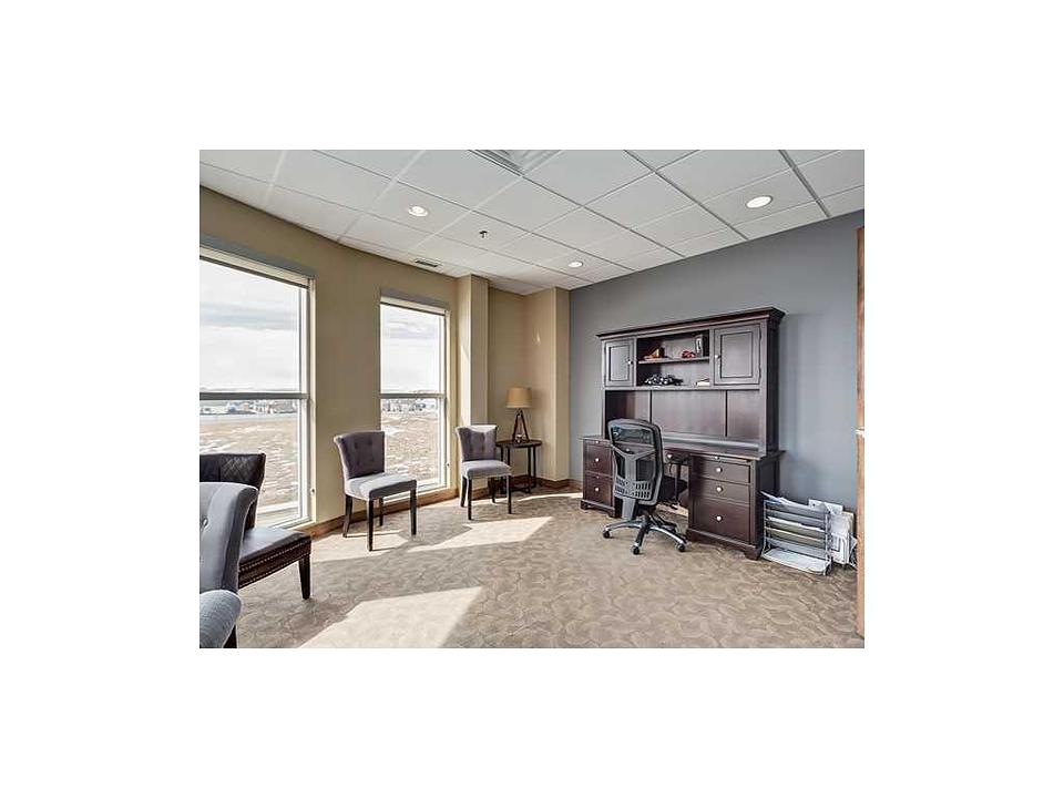 220 - 52 Gateway Drive Northeast, Airdrie, AB