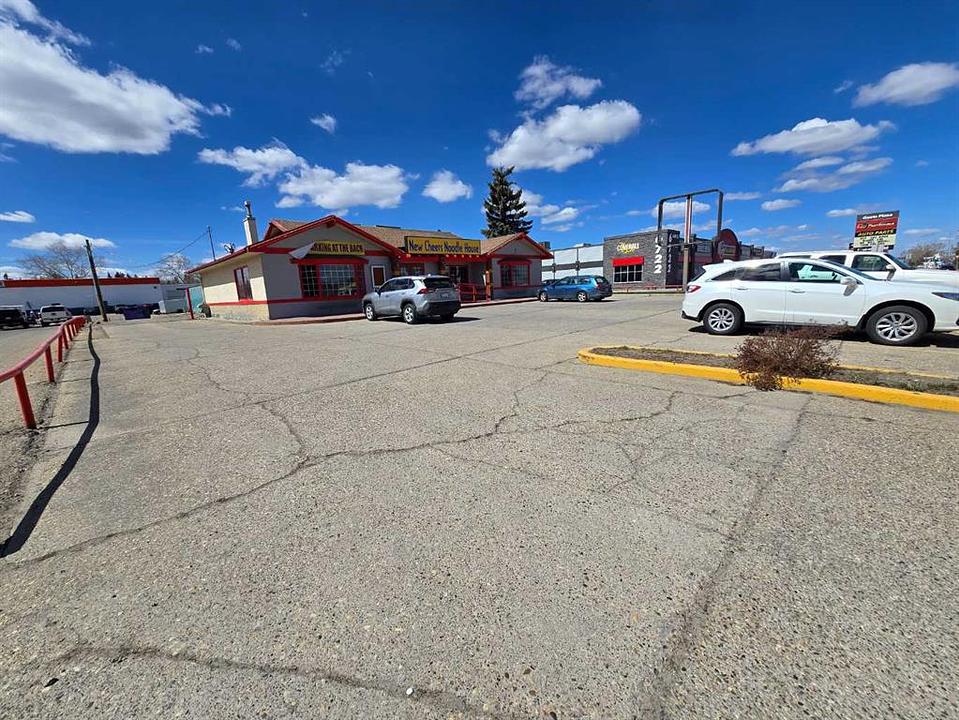 6712 50 Avenue, Red Deer, AB