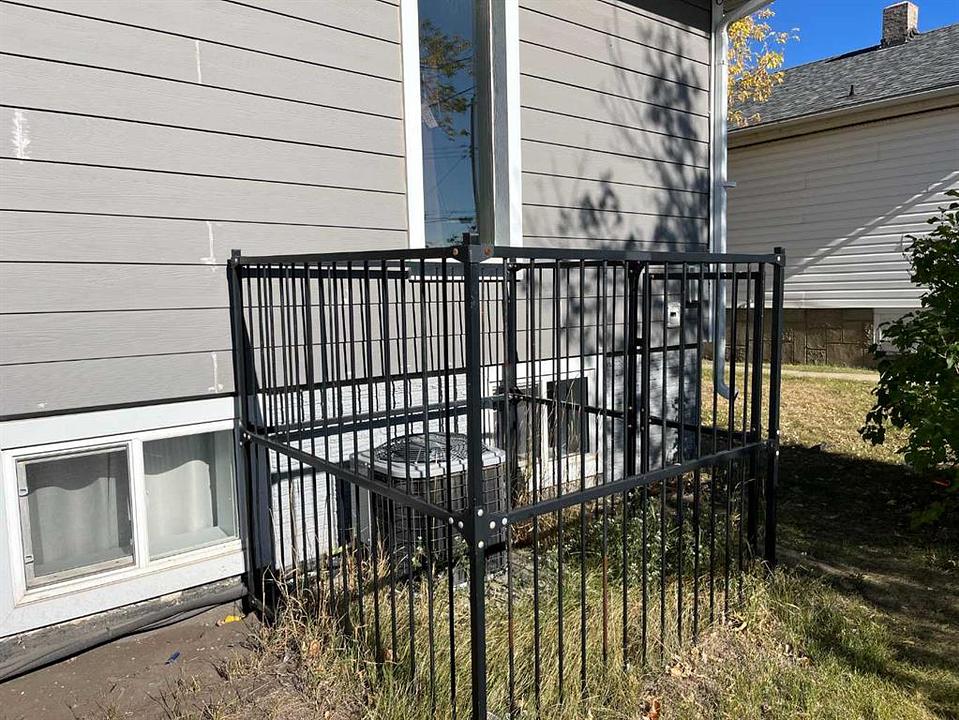 9731 100 Avenue, Grande Prairie, AB